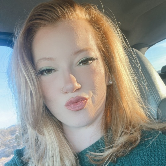 Meet your Posher, Laina - Picture 1 of 1